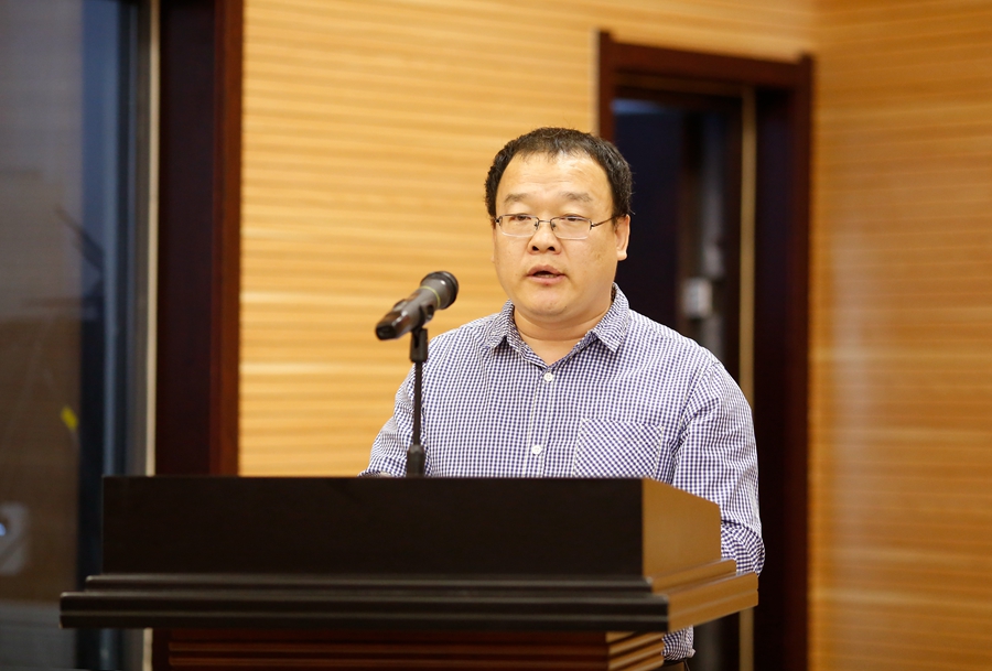 优秀教学团队代表韩国彬发言.jpg