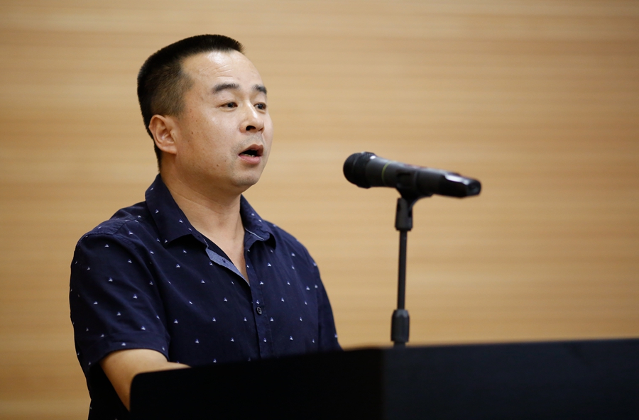 优秀毕业生代表张连江发言.jpg